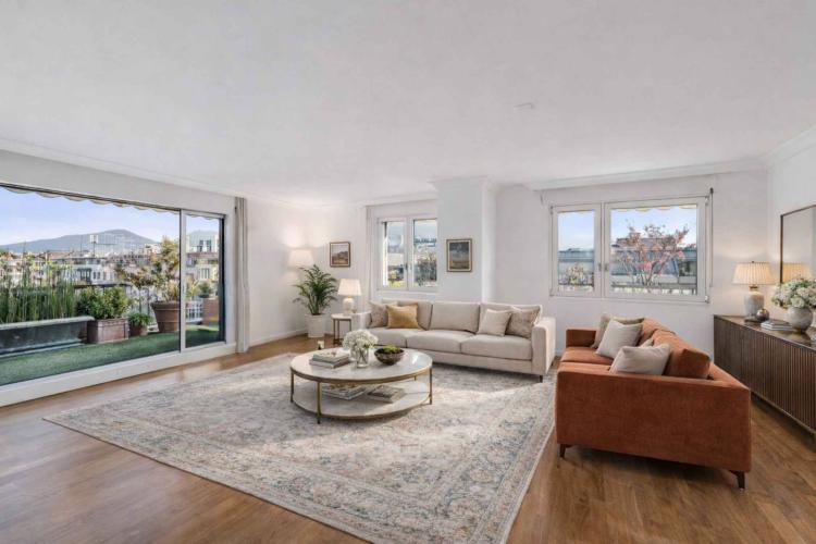 Bel attique de 6 pièces avec terrasse de 141 m²