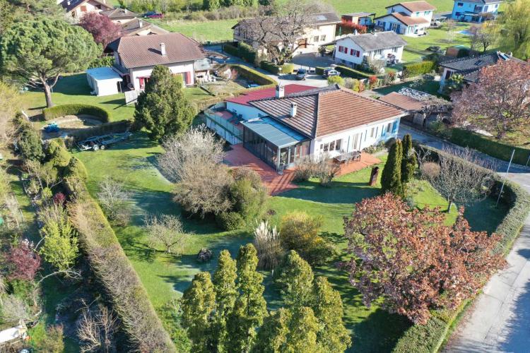 Family home with a beautiful garden