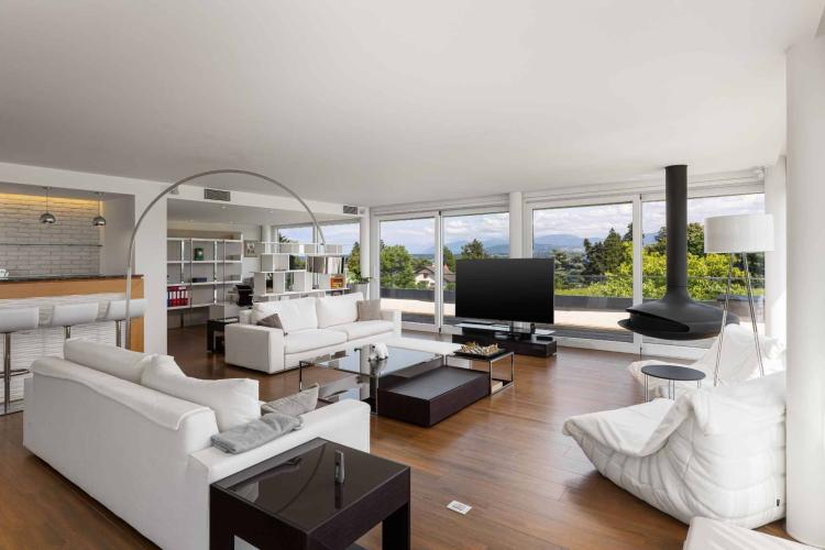 Magnificent private mansion with high-end amenities
