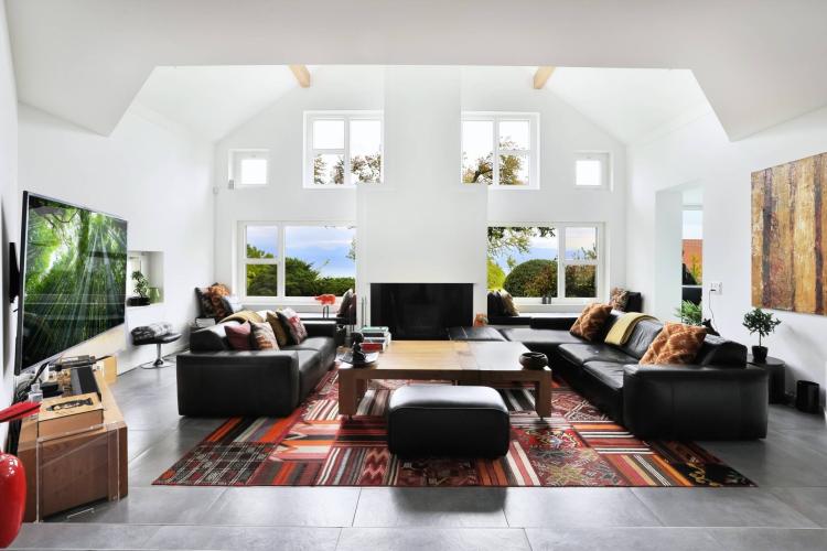 Favorite - Superb property with panoramic view of the Lake