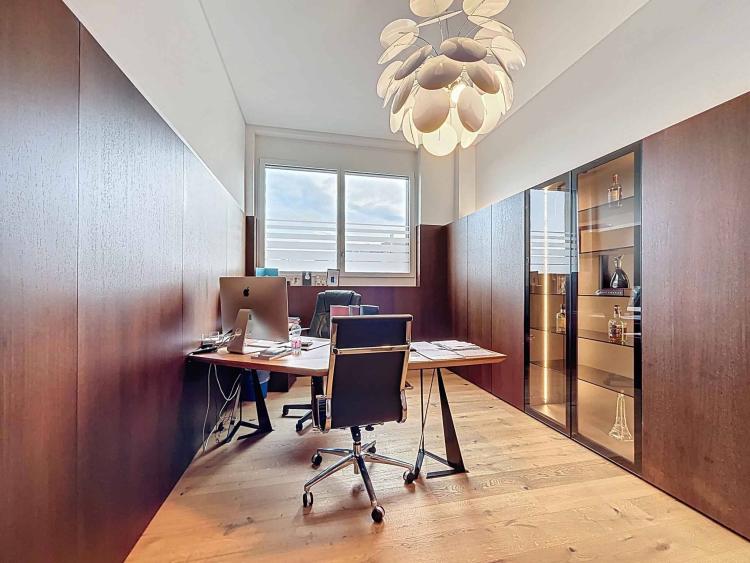 98 m² of living space with terrace, a versatile space with great potential