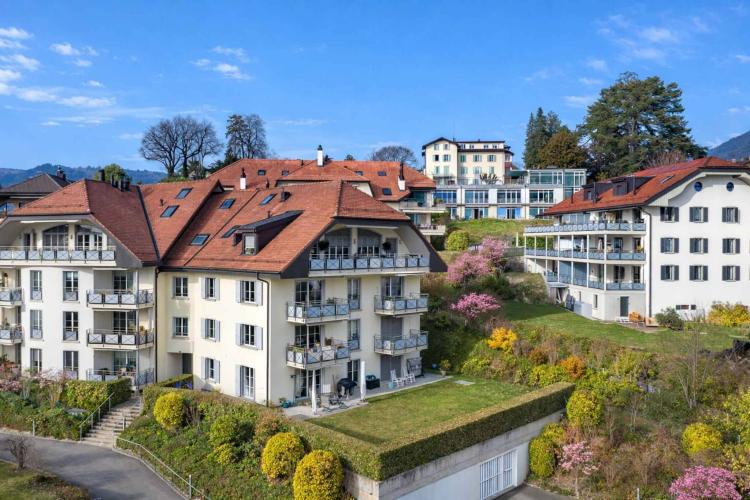 Spacious 5.5-room apartment with terrace and large garden