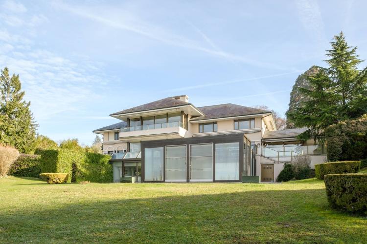 Sumptuous residence with view of the lake and the Jura