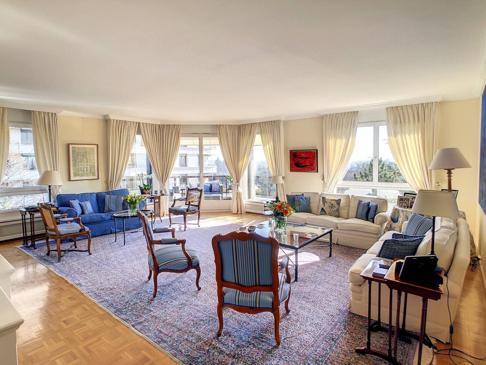 Magnificent 6-room gable apartment