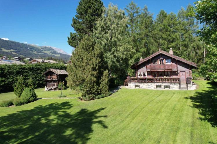 SPLENDID CHALET WITH MAYEN ON A MAGNIFICENT PLOT