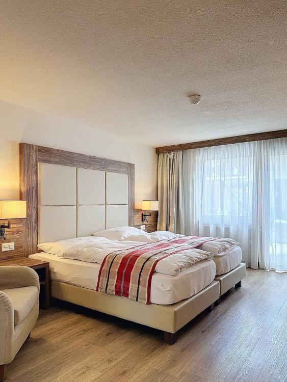 Exclusive 2.5 room flat, attractive investment: central flat in Zermatt with hotel and owner-occupancy