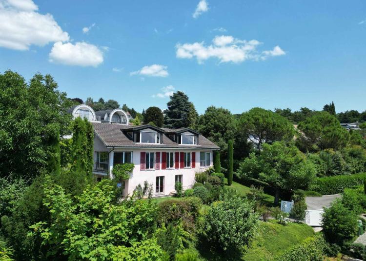 Charmante villa familiale de plus de 400 m² avec vue lac