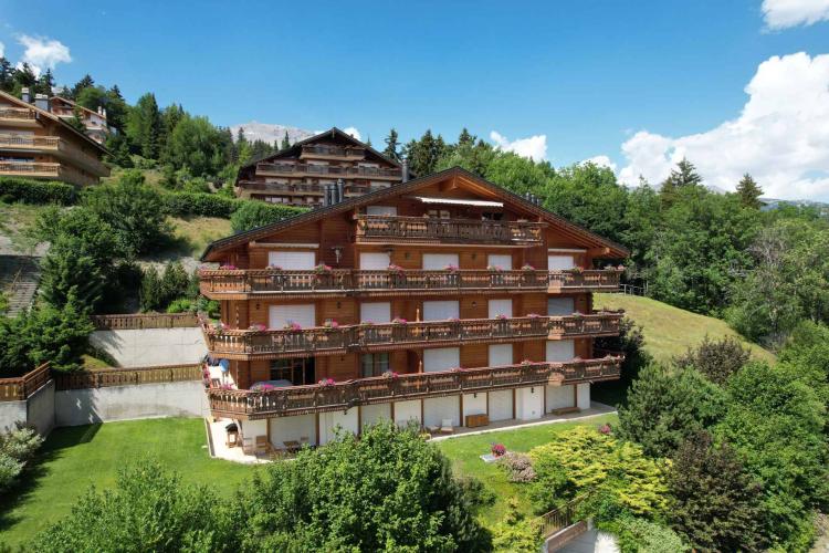 MAGNIFICENT 4.5-ROOM APARTMENT WITH GARDEN AND BEAUTIFUL VIEWS