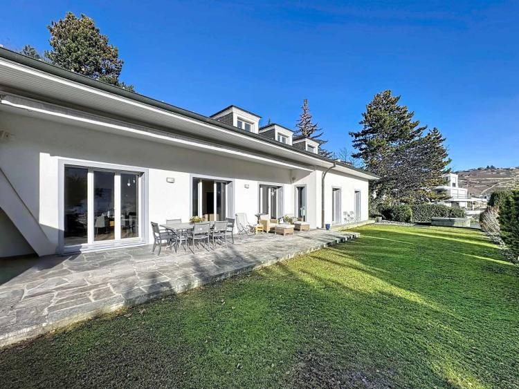 Exceptional property with panoramic views of the castles | Highly sought-after area