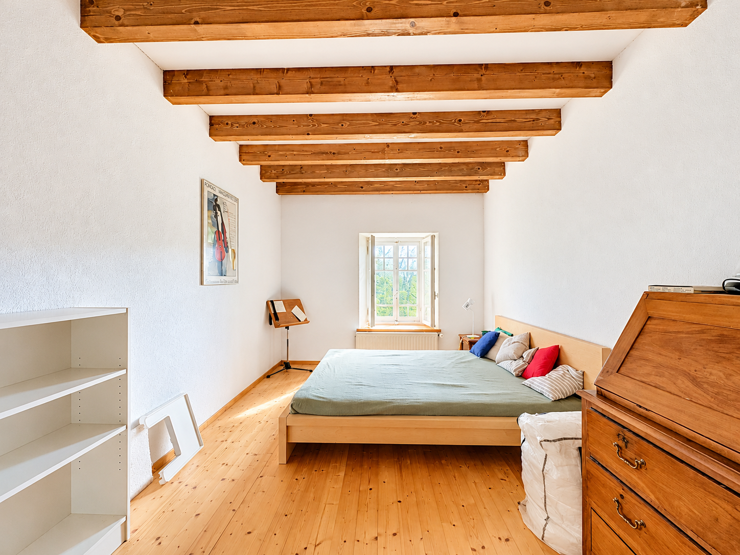 ZBRJT_kaban-bien-chambre-alpine-minimaliste-baignee-de-lumiere-6ad1ec89251fd872744973.png