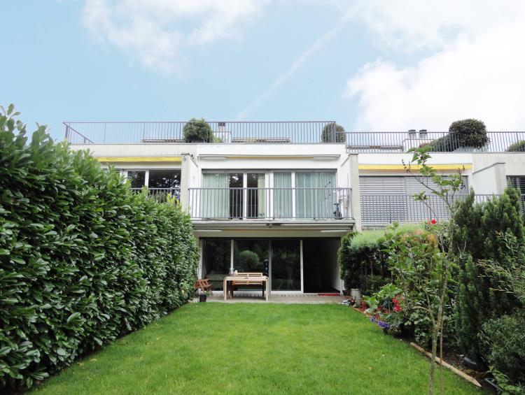 Pleasant townhouse at the city gates