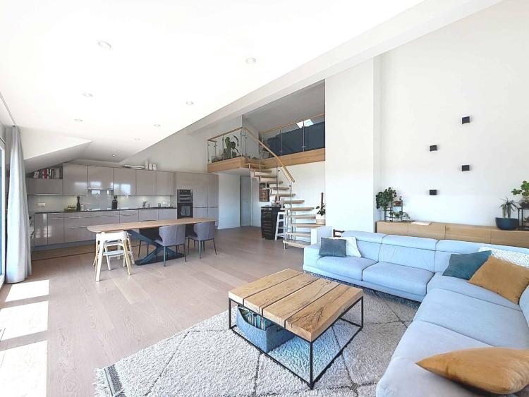 EXCLUSIVE - Spacious and bright 4.5 room apartment + mezzanine