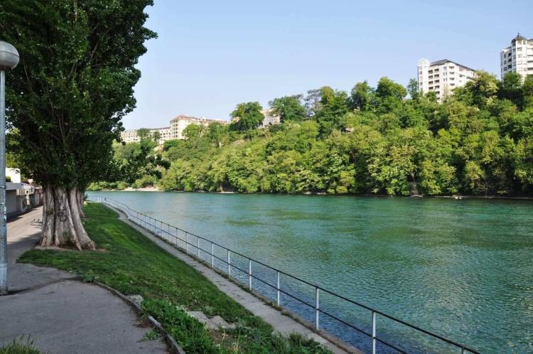 A STONE'S THROW FROM THE BANKS OF THE RHÔNE Superb new loft