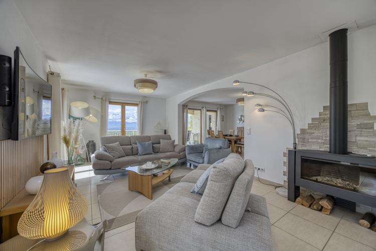 BARNES GENEVOIS - CRANVES SALES - PROVENCAL-STYLE VILLA WITH PANORAMIC VIEW OF THE JURA