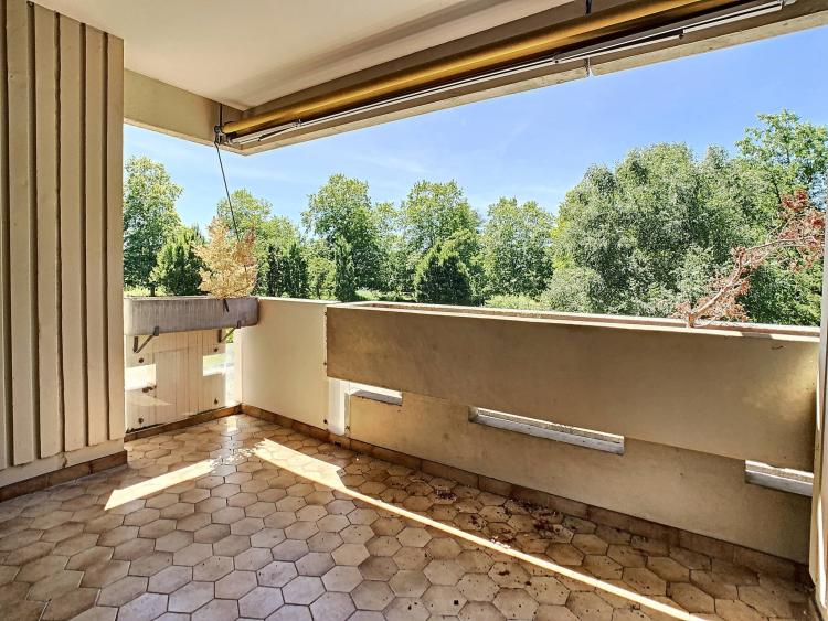 Spacious 5-room apartment in a quiet area with a clear view