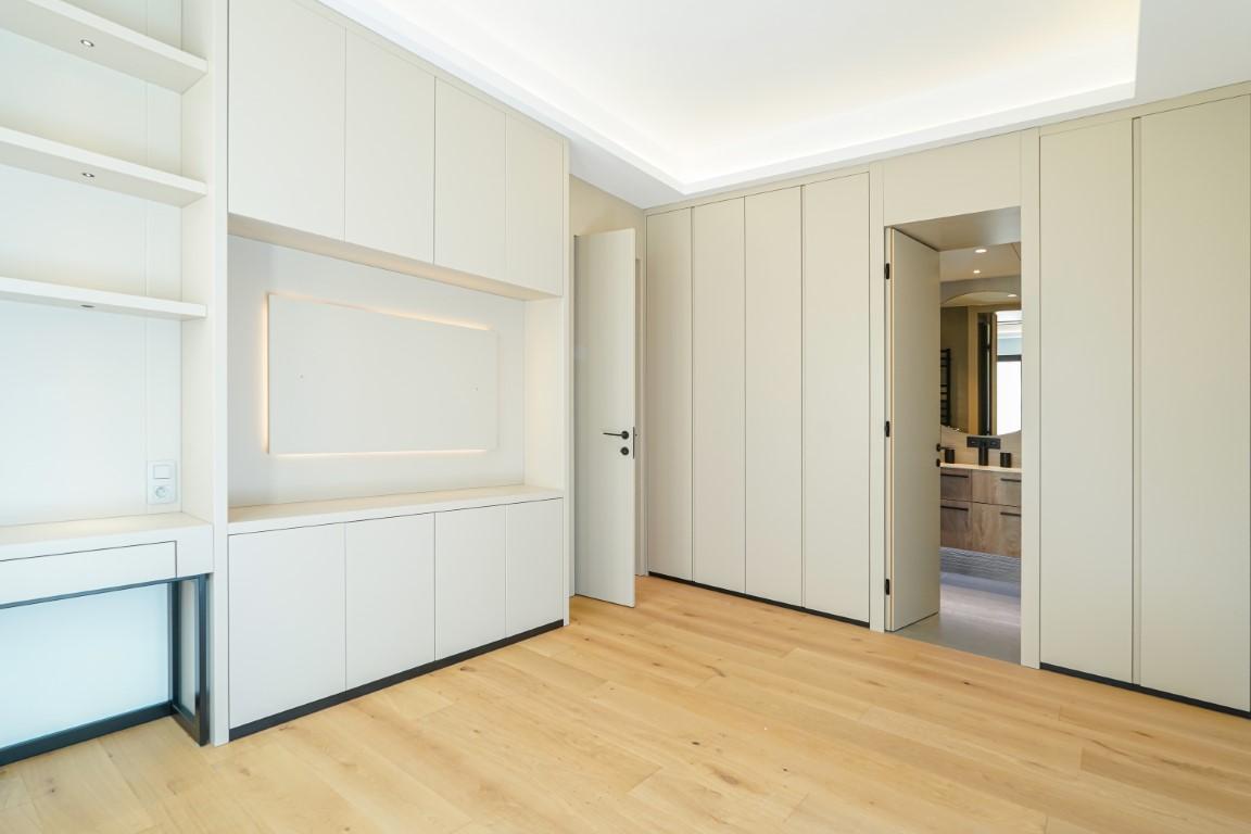 ZznyQ_chambre_de_maitre_monte_carlo_moyen_.jpg